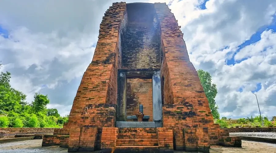 Vinh Hung ancient tower