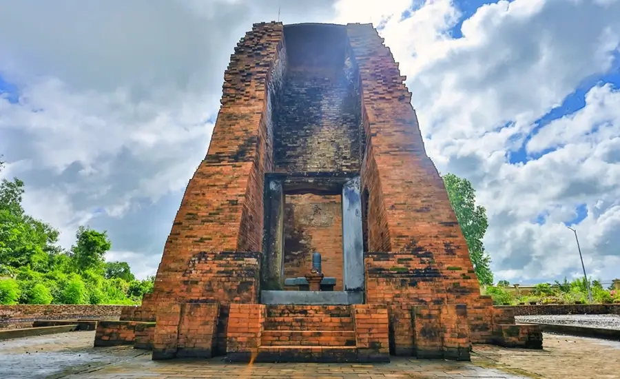 Vinh Hung ancient tower