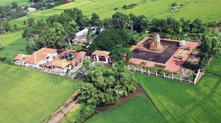 Vinh Hung ancient tower