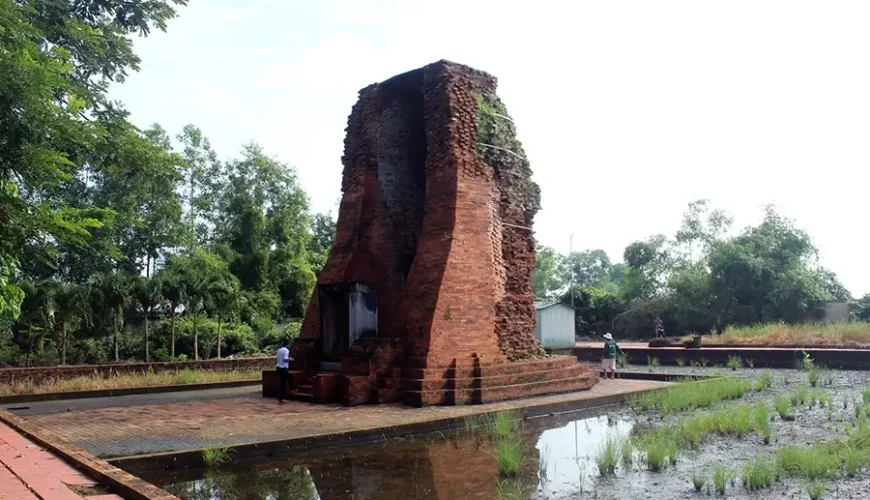 Vinh Hung ancient town
