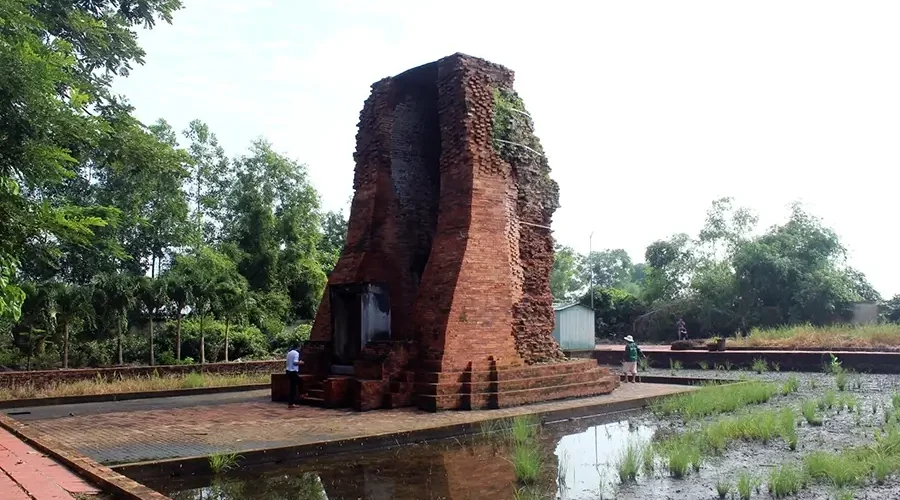 Vinh Hung ancient town