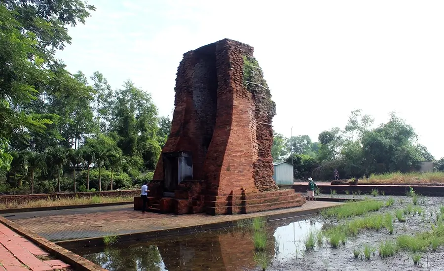 Vinh Hung ancient tower