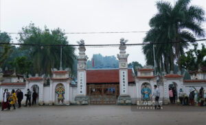 Qua Son Temple