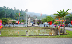 Tomb and Mai Hac De Temple relic