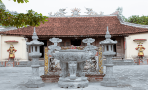 Tomb and Mai Hac De Temple relic