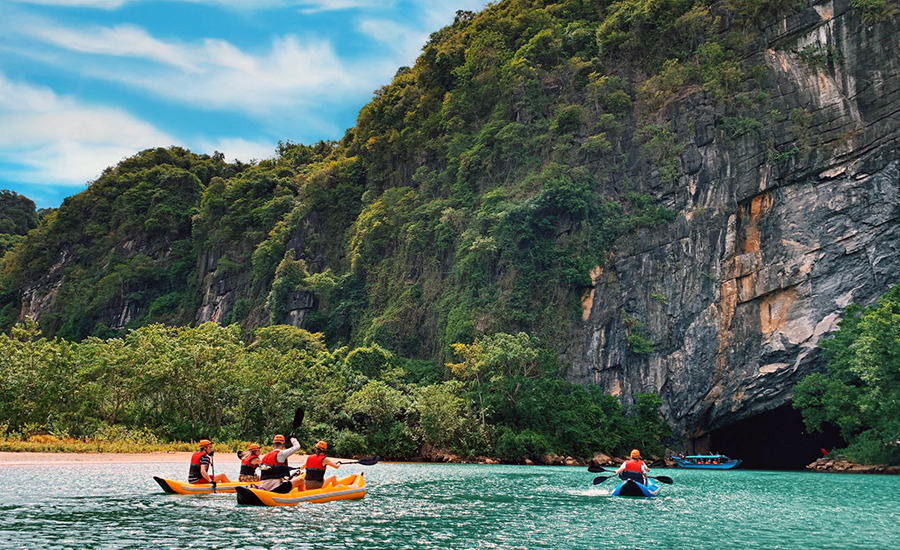 kayak in Quang Binh