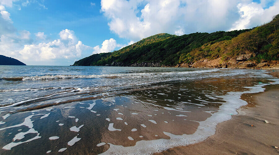 pristine beach in Hon Khoai