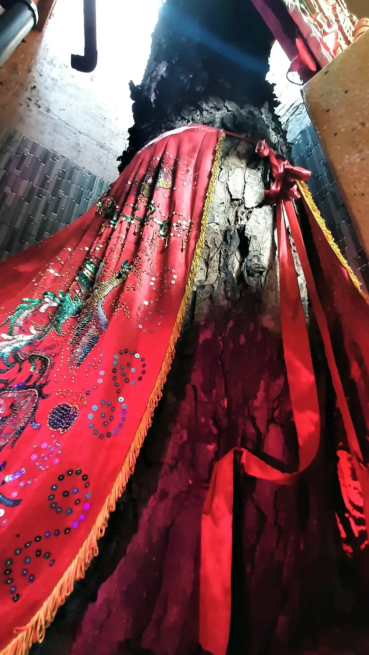 inside Ba Hoa temple