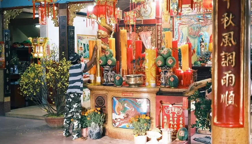 inside Ba Hoa temple