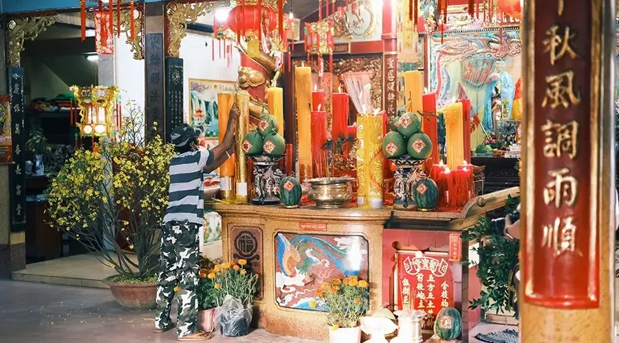 inside Ba Hoa temple