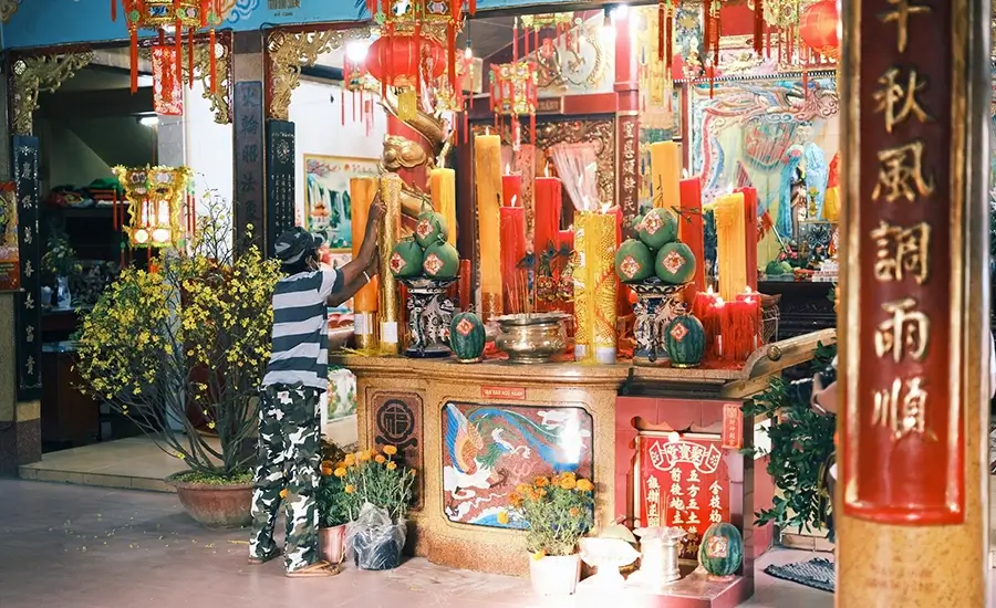 inside Ba Hoa temple