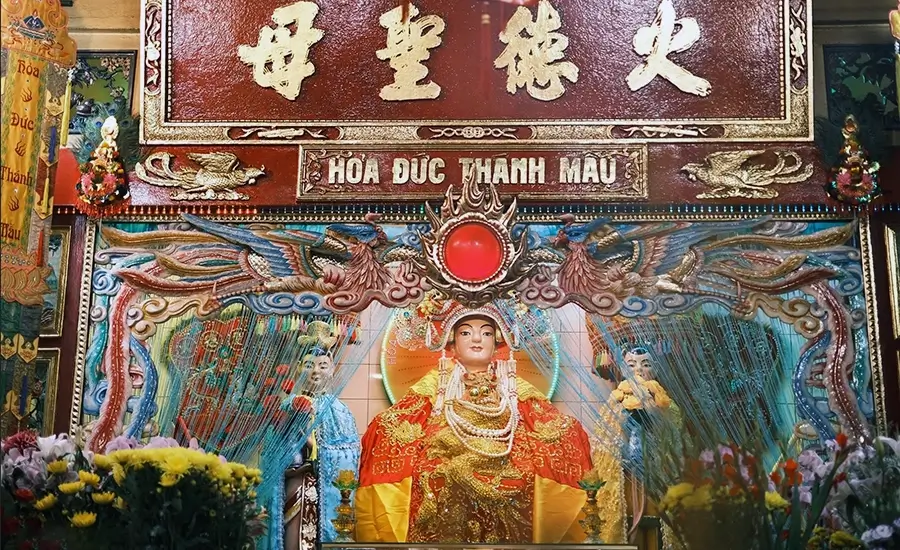 inside Ba Hoa temple