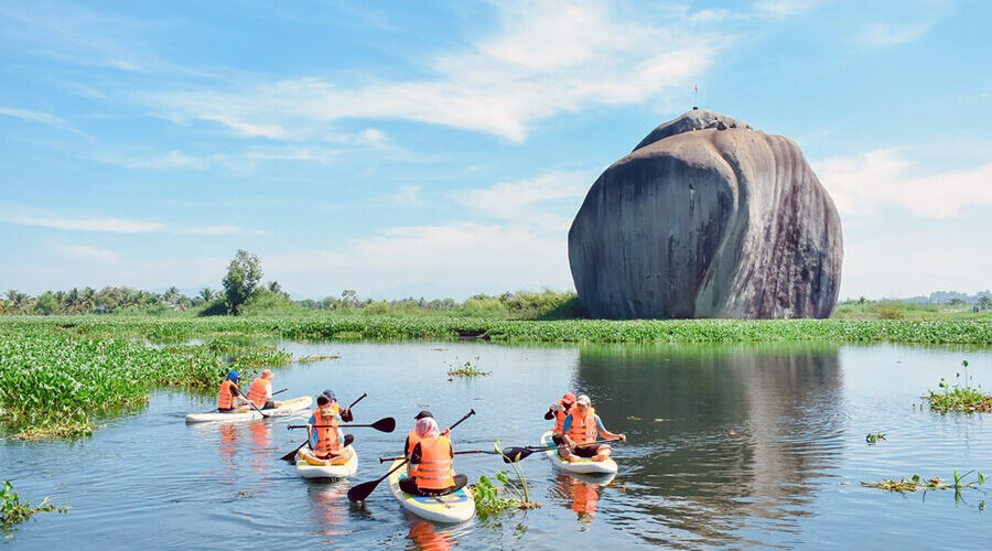 kayak in Tri An Reservoir
