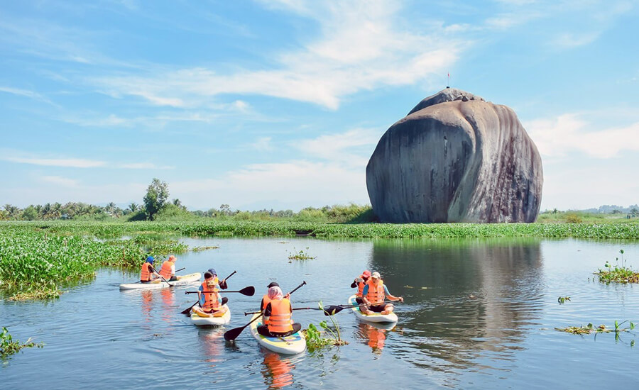 kayak in Tri An Reservoir