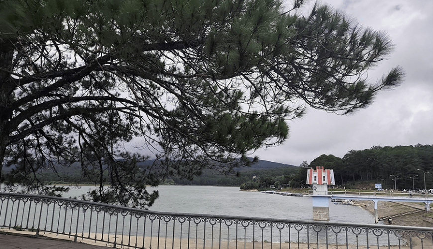 Tuyen Lam Lake