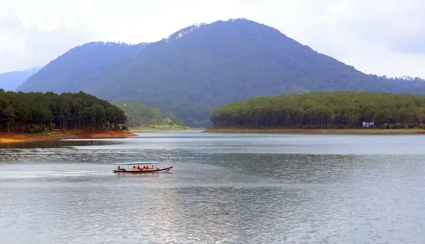 Tuyen Lam Lake