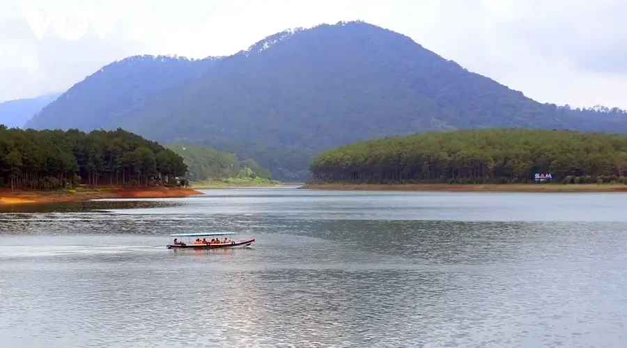 Tuyen Lam Lake