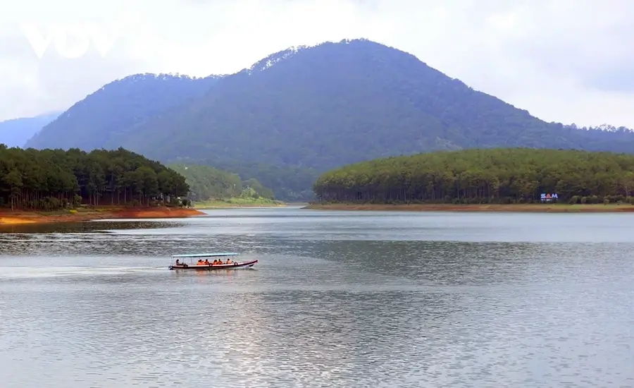 Tuyen Lam Lake