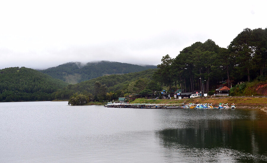 Tuyen Lam Lake