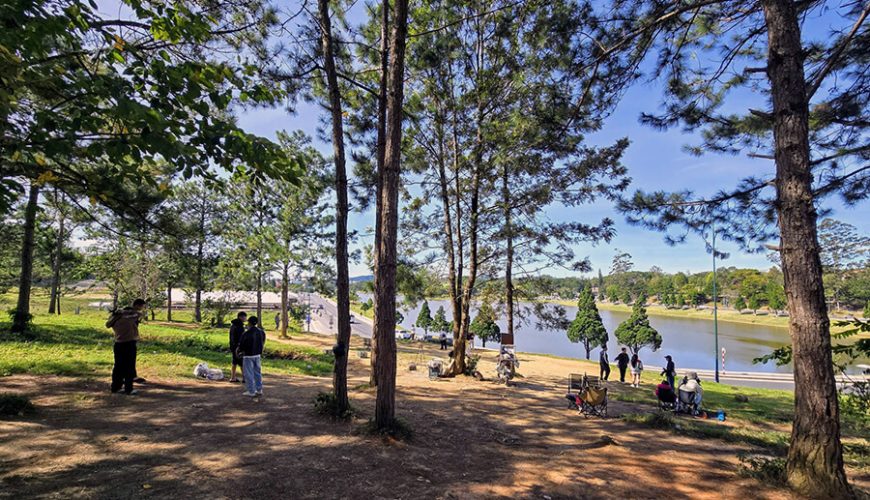 camping in Xuan Huong Lakw
