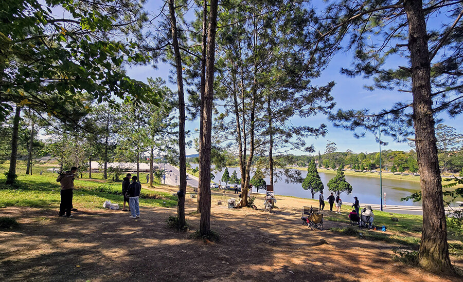 camping in Xuan Huong Lakw