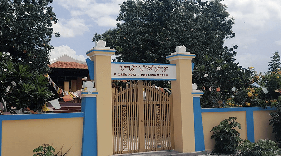 Po Klong Moh Nai Temple
