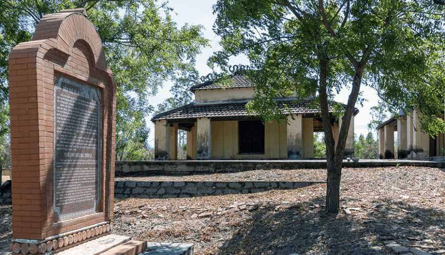 Po Klong Moh Nai Temple