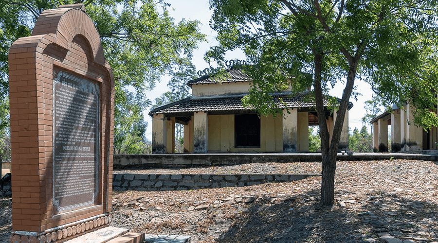 Po Klong Moh Nai Temple