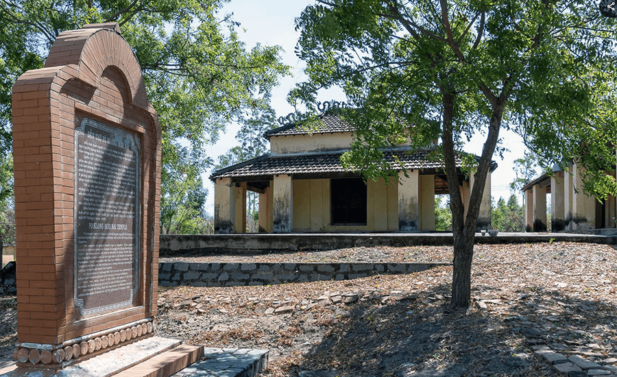 Po Klong Moh Nai Temple