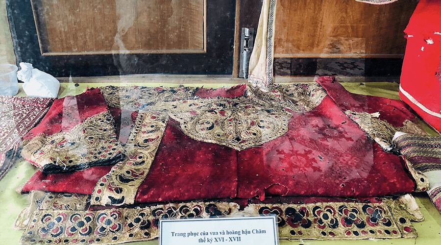 Po Klong Moh Nai Temple