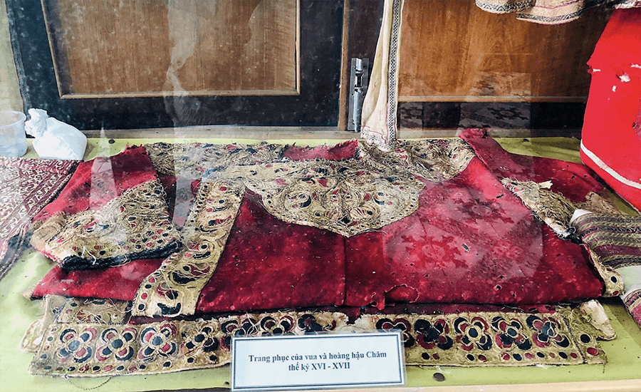 Po Klong Moh Nai Temple