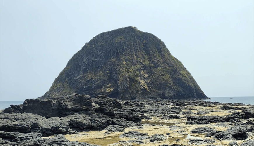 Yen Islet