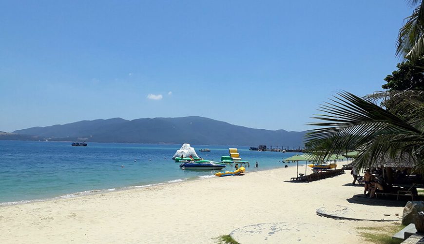 Hon Tam Island