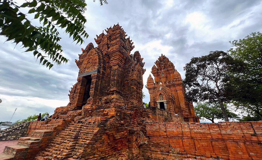 Po Klong Garai Tower