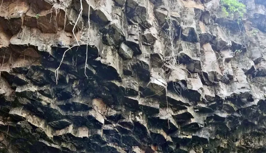 Vuc Hom Waterfall