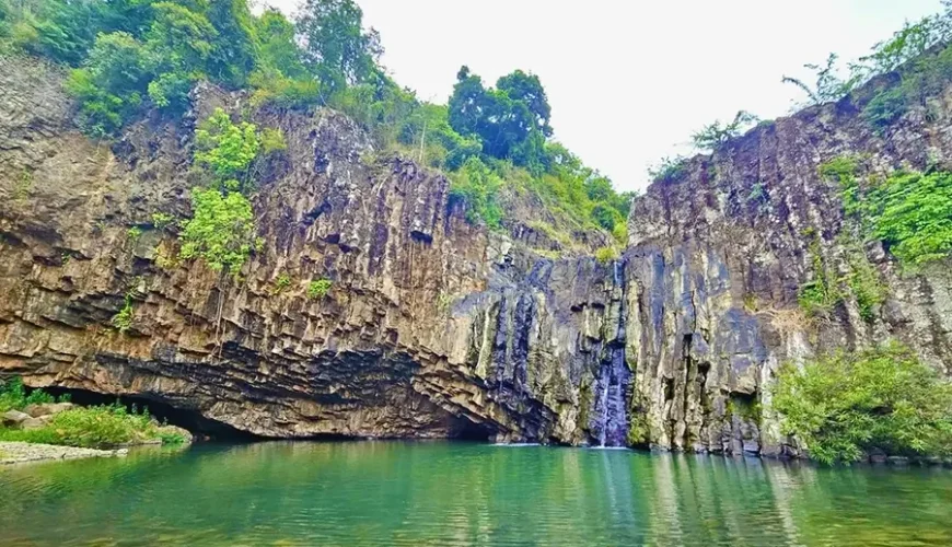 Vuc Hom Waterfall
