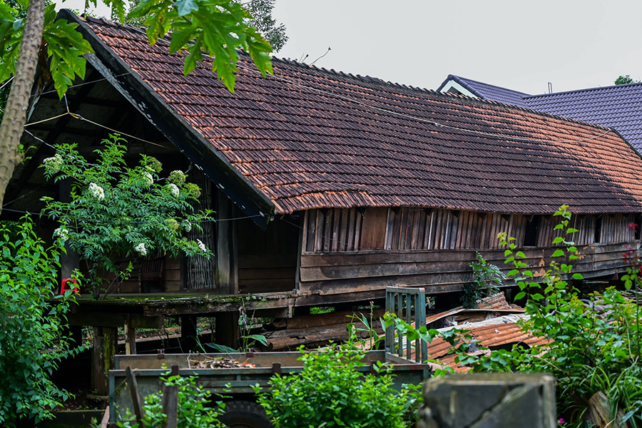 Ako Dhong Village