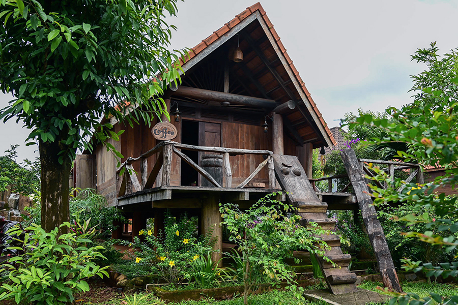 Ako Dhong Village