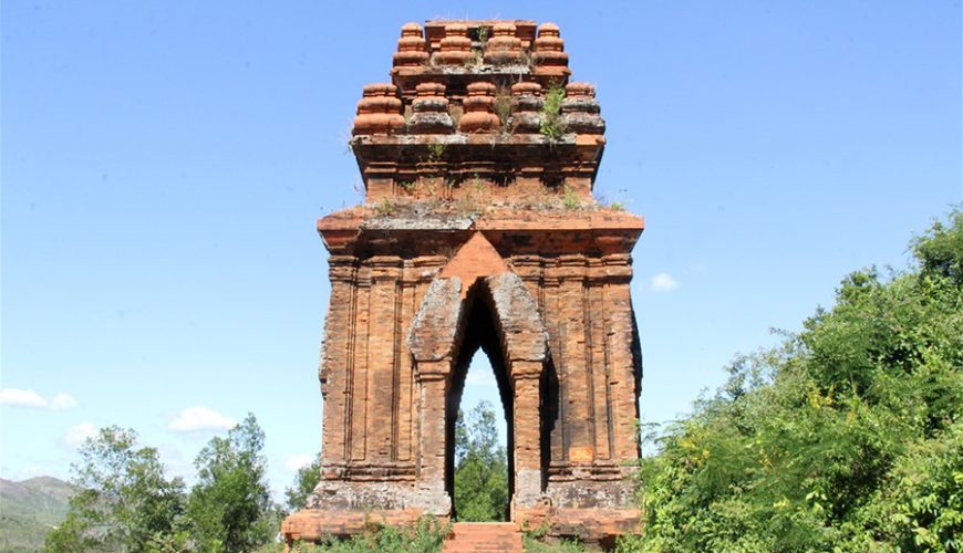 Banh It Tower
