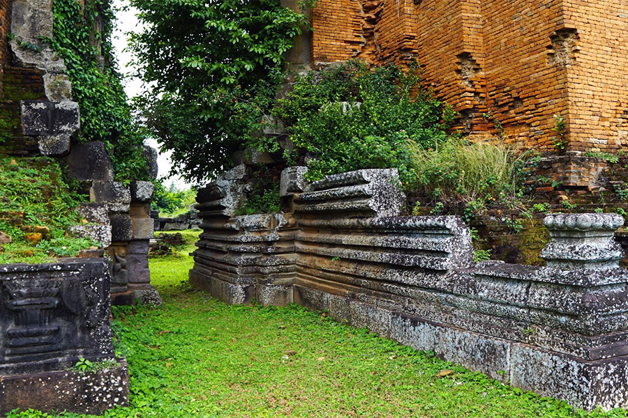 Duong Long Tower