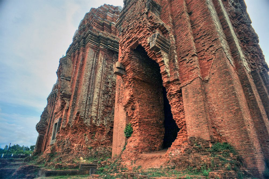 Duong Long Tower