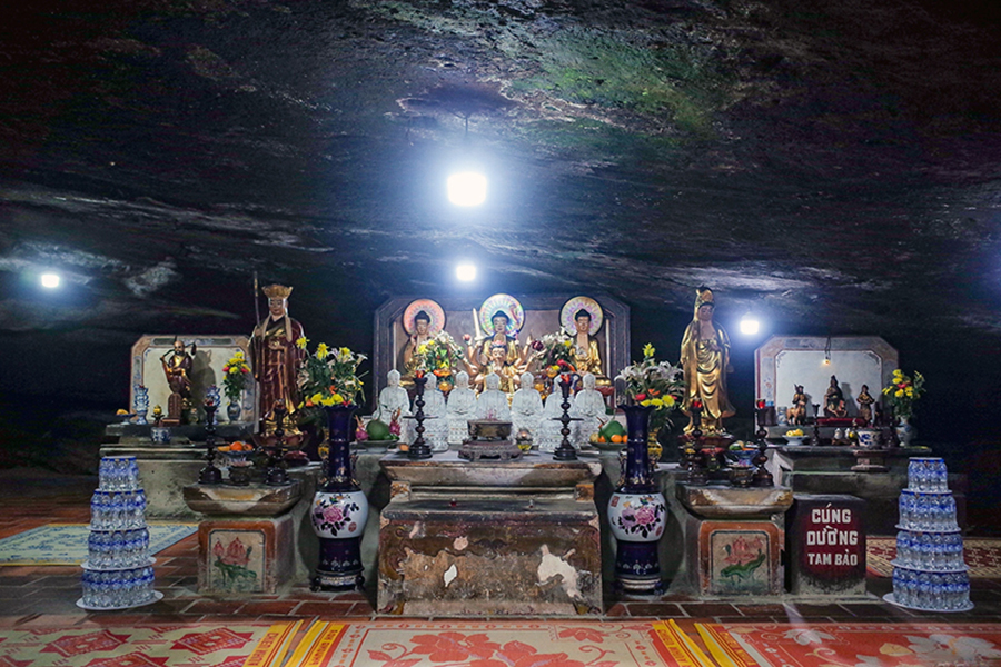 Hang Pagoda in Ly Son