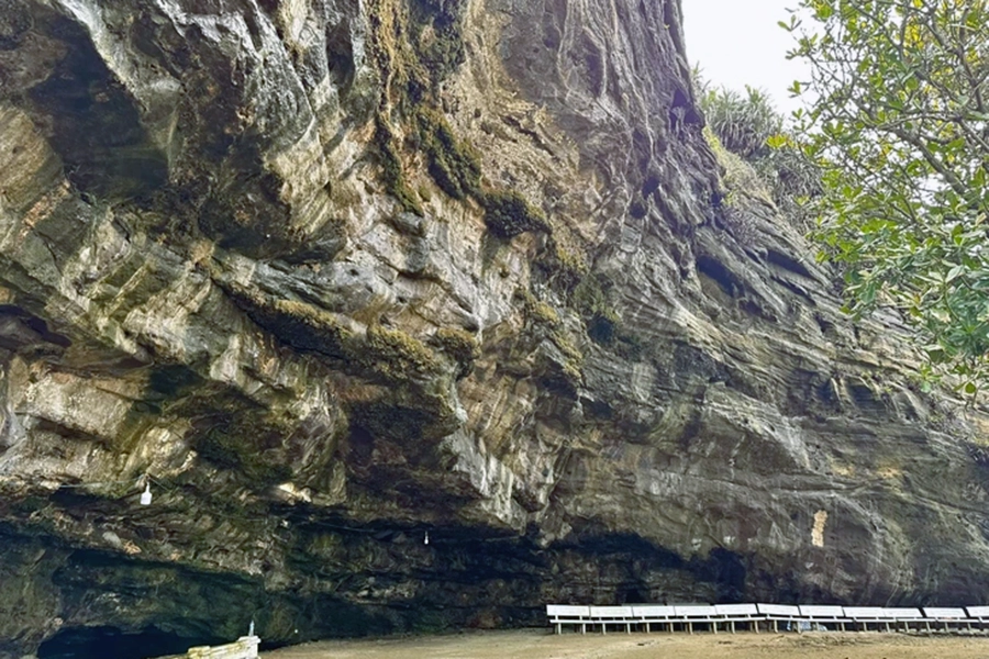 Hang Pagoda in Ly Son
