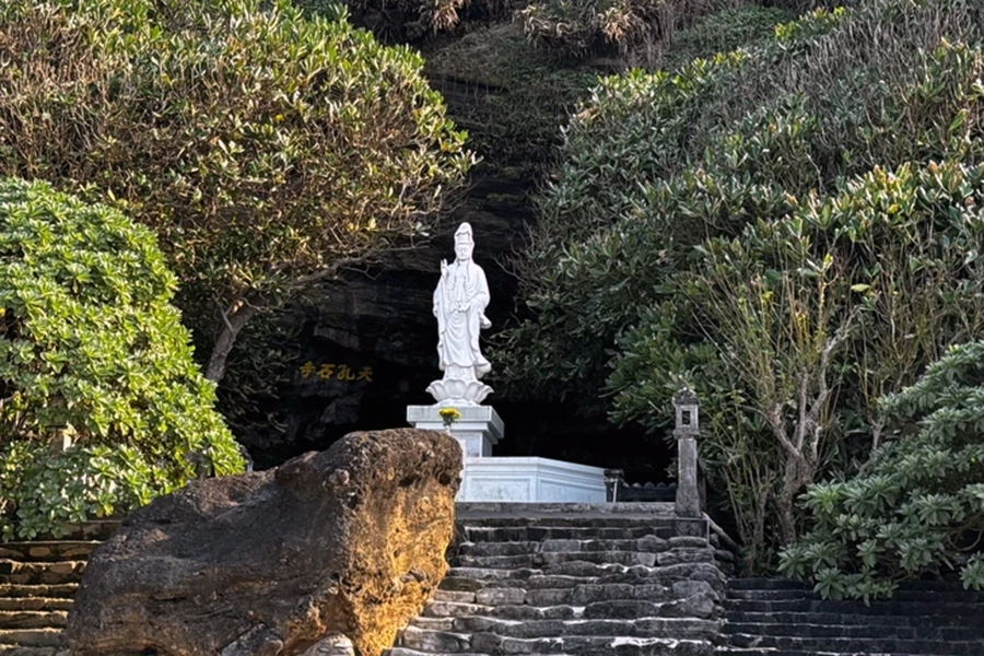Hang Pagoda in Ly Son