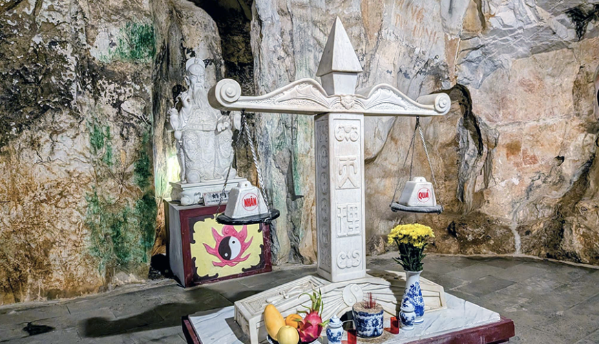 Am Phu Cave