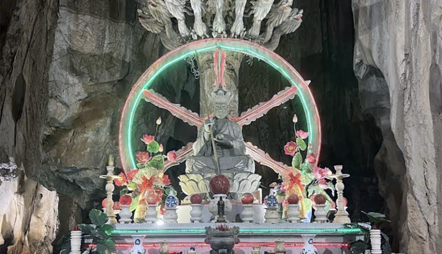 Am Phu Cave