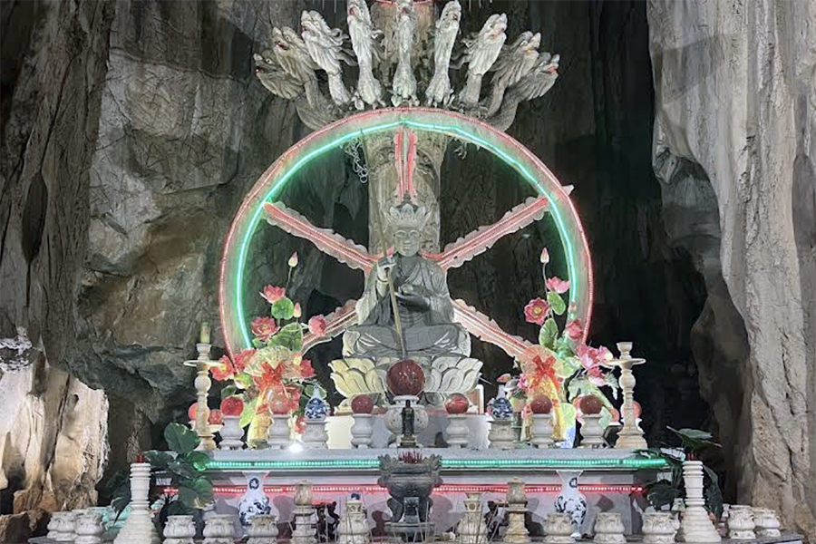 Am Phu Cave