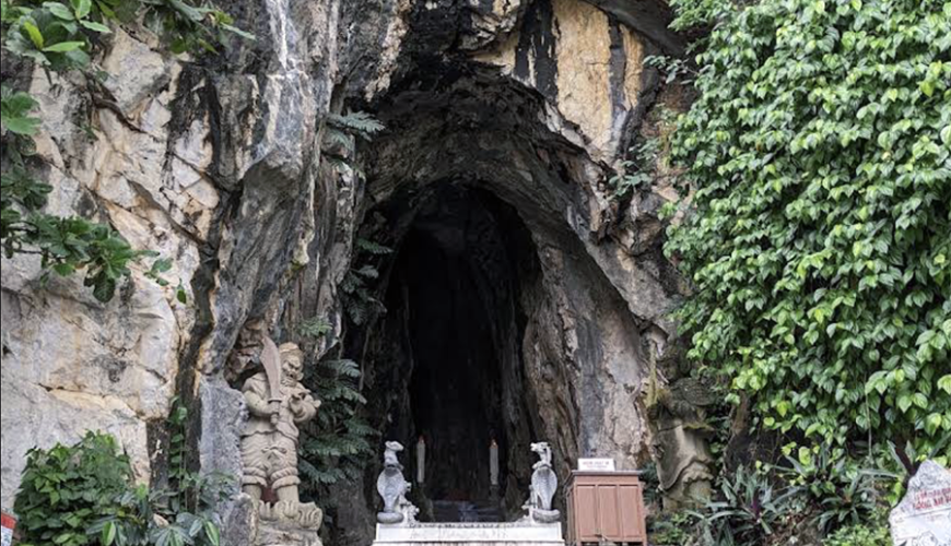 Am Phu Cave