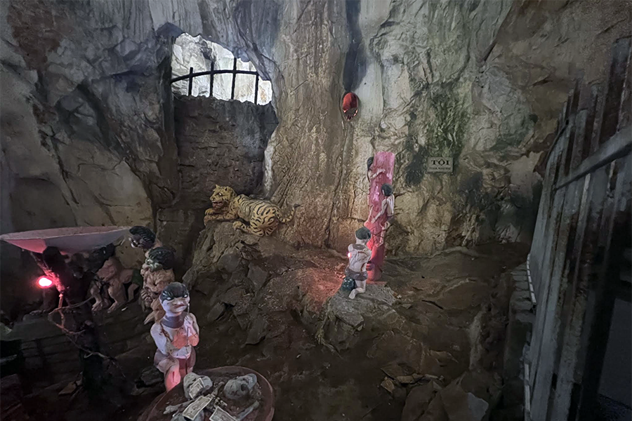 Am Phu Cave