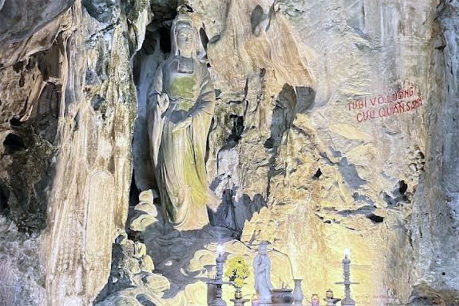 Huyen Khong Cave